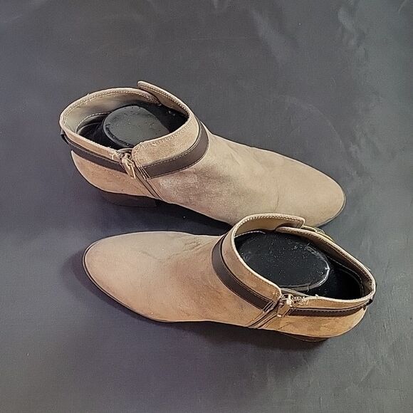 UNISA FAUX SUEDE POINTED TOE ZIP CLOSURE ANKLE BOOT - Picture 5 of 14